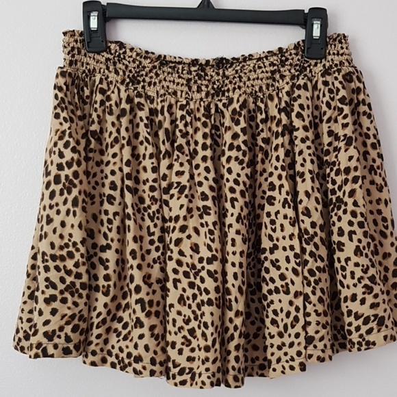 H&M Dresses & Skirts - H&M US size 12 Leopard print mini swing skirt H&M Dresses & Skirts - H&M US size 12 Leopard print mini swing skirt